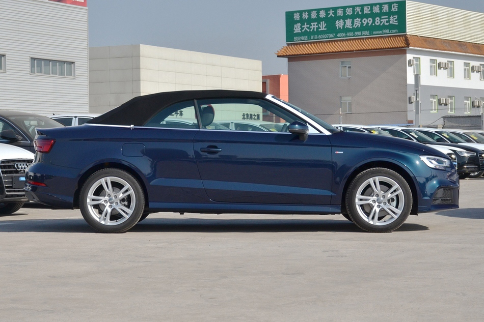 开着敞篷放大风吹,开着敞篷在海边兜风