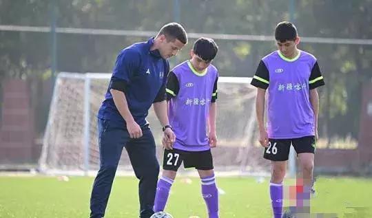 广东援疆喀什足球队,喀什足球少年