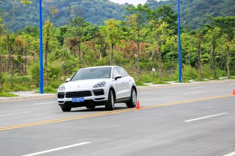 保时捷2024款卡宴coupe石英灰街拍,保时捷卡宴coupe2024款音响效果