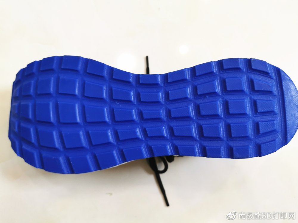 399元的3D打印运动鞋，让大众买得起，彩富三维推出