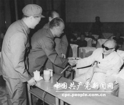 陈毅赞黄克诚：高度近视的‘千里眼’