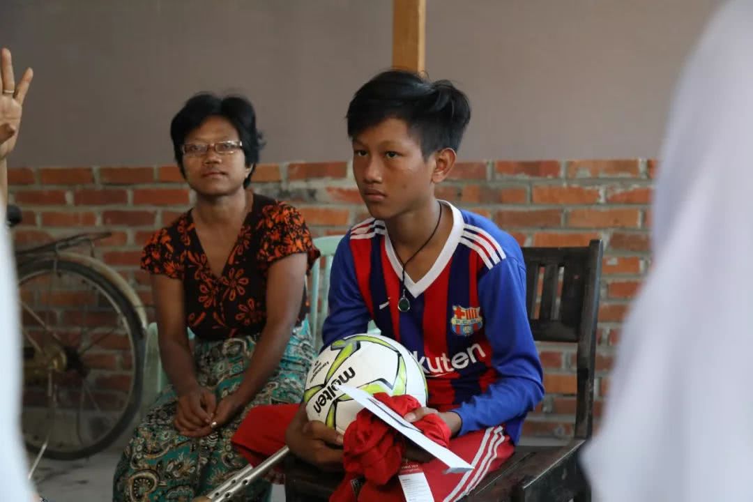 鎴戝彧鏈変竴鏉¤吙,韪㈣冻鐞冪殑灏忕敺瀛╂湁澶氬竻