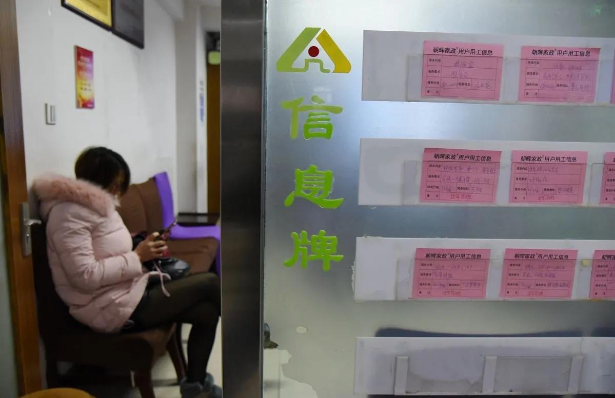 一美女购买豪宅花费4150万，质疑中介吃差价250万，网友纷纷围观