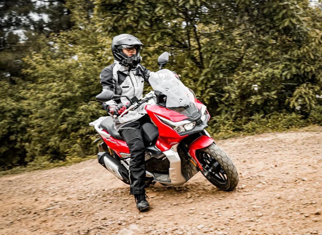 大阳ADV150胖虎试驾：真正的跨界踏板，兼顾城市越野可玩性极高