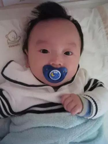 月嫂如何清理新生儿大便,一个月宝宝大便带血水是怎么回事