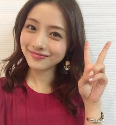 拍照比v是什么意思,拍照比剪刀手的一般是什么人