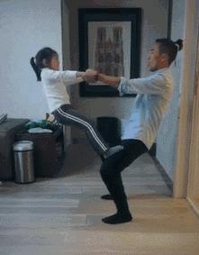 在家亲子运动游戏10岁,宅家一起做运动操