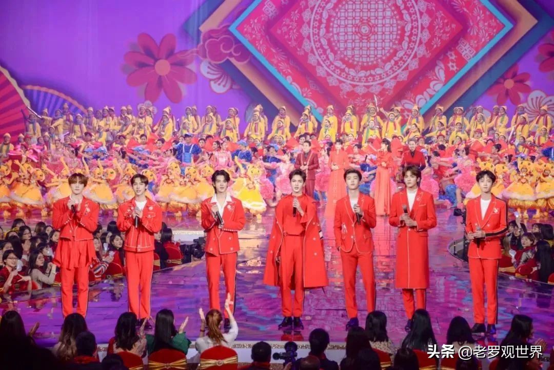 四川省达州市渠县女歌手黄英,黄英来达州演出