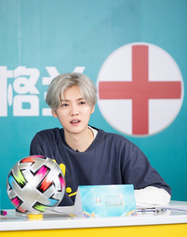 鹿晗解说世界杯摆龙门阵,鹿晗足球视频集锦