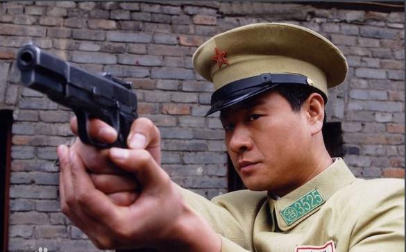 旧版一双绣花鞋电影,谍战剧一双绣花鞋片段