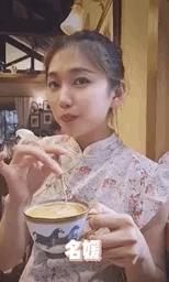 广场舞大妈抢占场地搞笑视频,广场舞大妈抢篮球场惹众怒