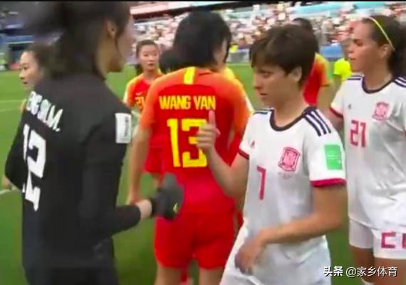 女足神扑视频,女足门将神级扑救