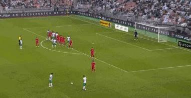 国足2-3憾负沙特队！主教练李铁：球员在上半场表现过于拘谨，但大家在落后的情况下没有放弃