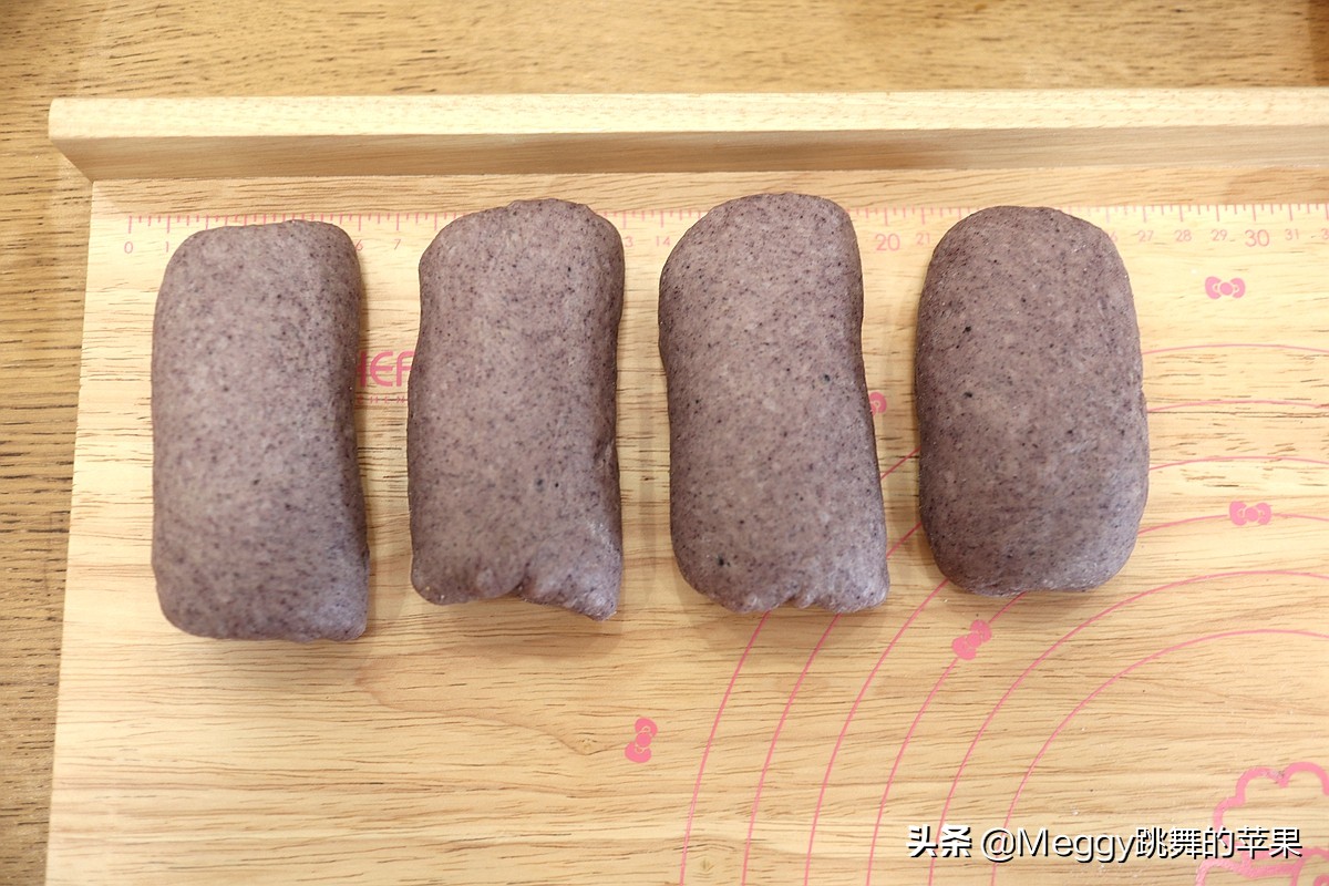 天热吃这种面包，烤1炉吃2天，黑米软欧中加这料，儿子直夸好吃