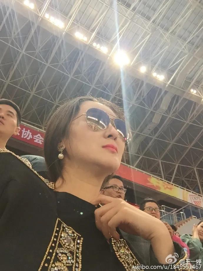 「早晚要认识」帅气逼人的国脚杨旭和他美艳女主持太太