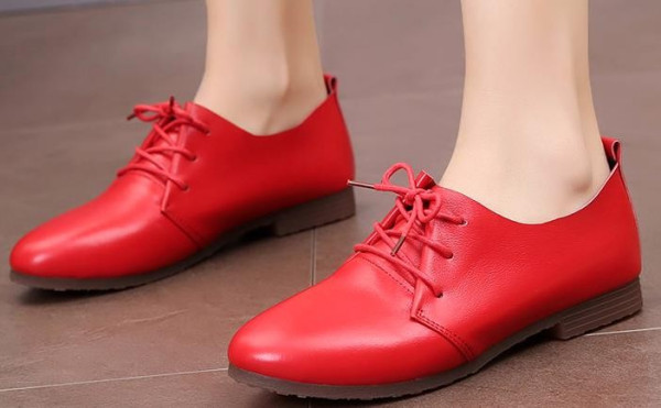 45岁女人洋气鞋子,40岁穿什么鞋子颜色好看女