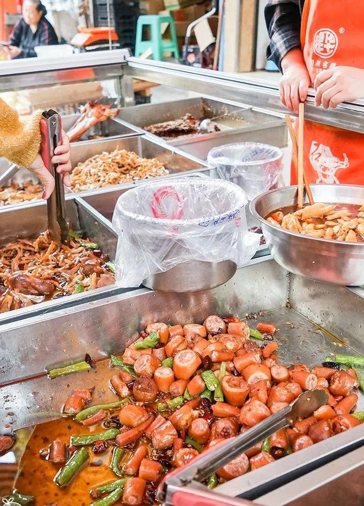 成都闹市区有家苍蝇馆子40平米,成都苍蝇馆子本地人推荐便宜好吃