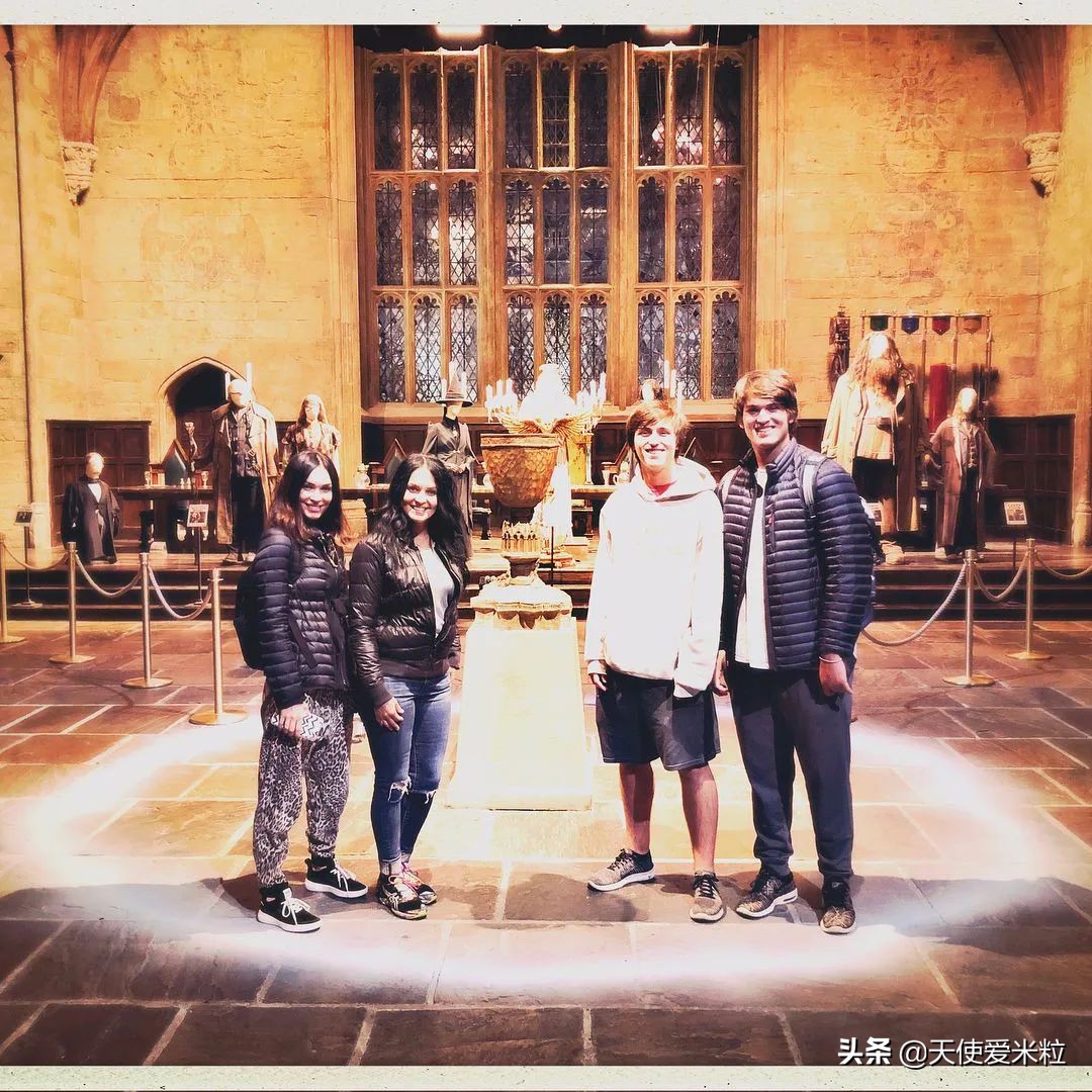 梅根福克斯与继子相处愉快,梅根福克斯为什么和前夫离婚