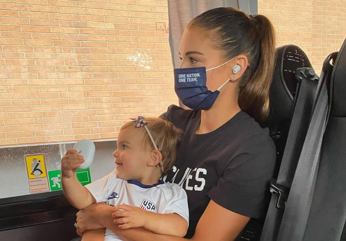 苹果beatsstudiobuds耳机,苹果beatsstudiobuds耳机怎么戴