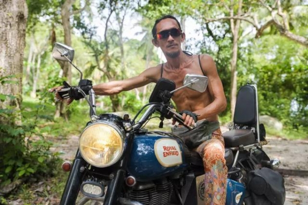 男子投资50万带老婆住山洞,48岁男子卖掉豪宅