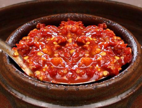 做豆瓣酱时，掌握3点小窍门，豆瓣酱色泽红润香味足，存放得久