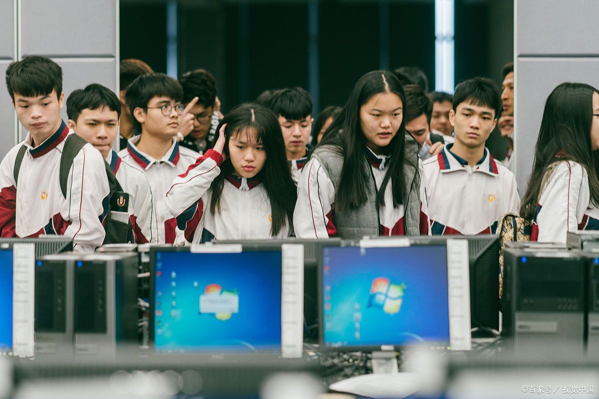 假如校服款式由学生决定,假如可以定制校服