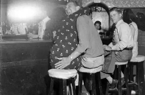 美国驻华使馆又献丑了，让我们对美国雇佣兵感恩？