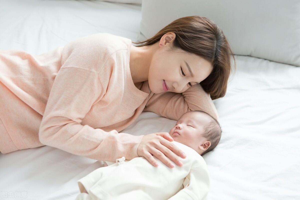 满月婴儿清晨不睡觉怎么办,满月宝宝睡不安稳突然大哭