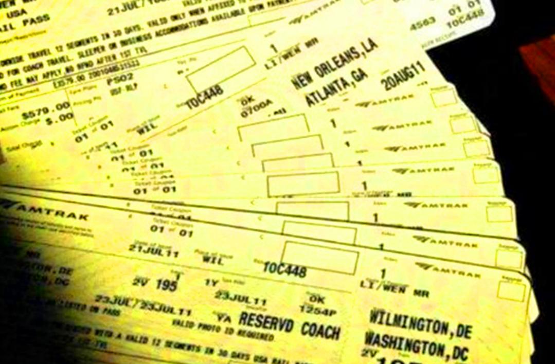 他花25万买一无限次机票，被嘲笑20多年，今航空公司十分头疼