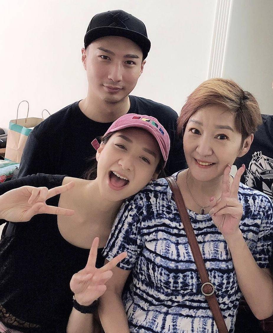 68岁米雪对比58岁雪梨,68岁米雪对比59岁雪梨