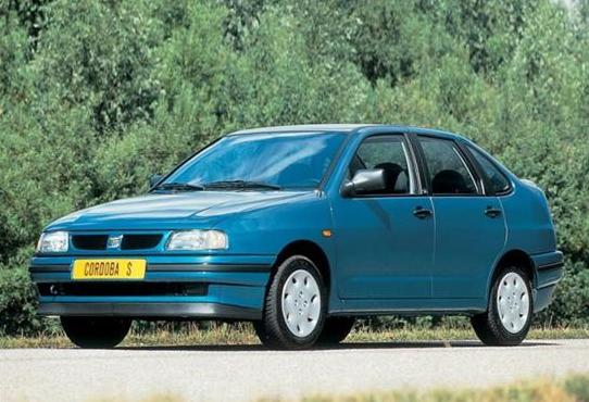 90年代都市高尔夫汽车,一汽大众三厢高尔夫