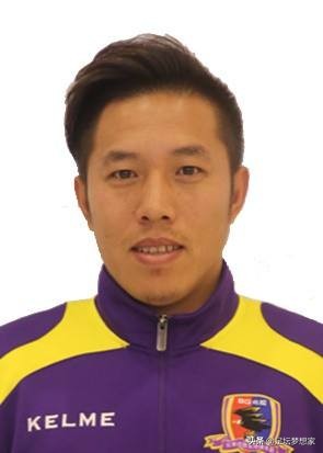 足坛历史十大球星c罗,现役足球巨星排名前十名c罗