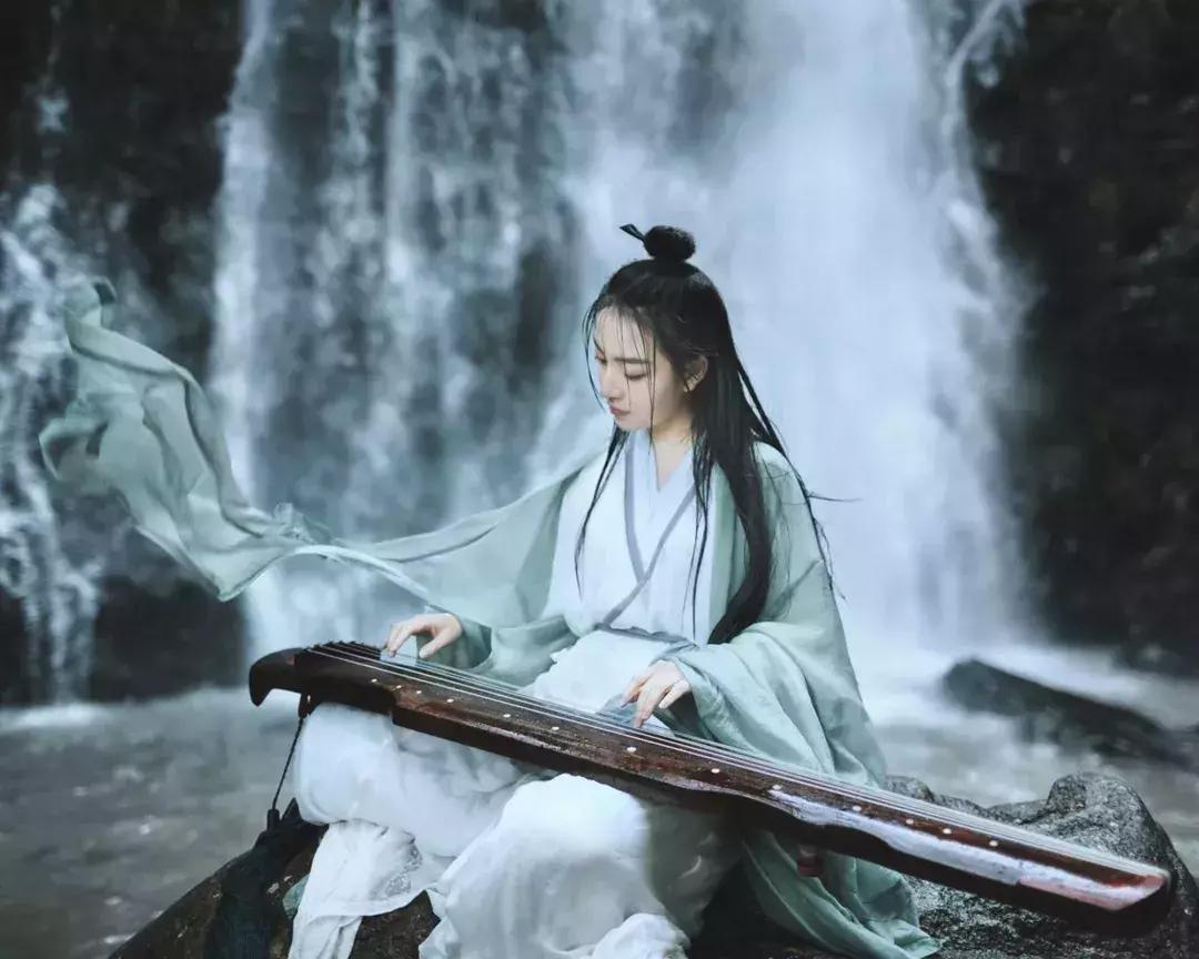 女人的毛发又黑又浓，从风水角度看好不好？