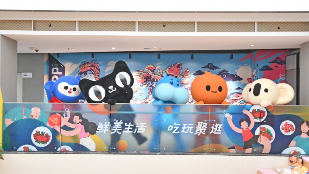 阿里香港上市成港股之王；盒马里开业改购物中心；拼多多盯直播