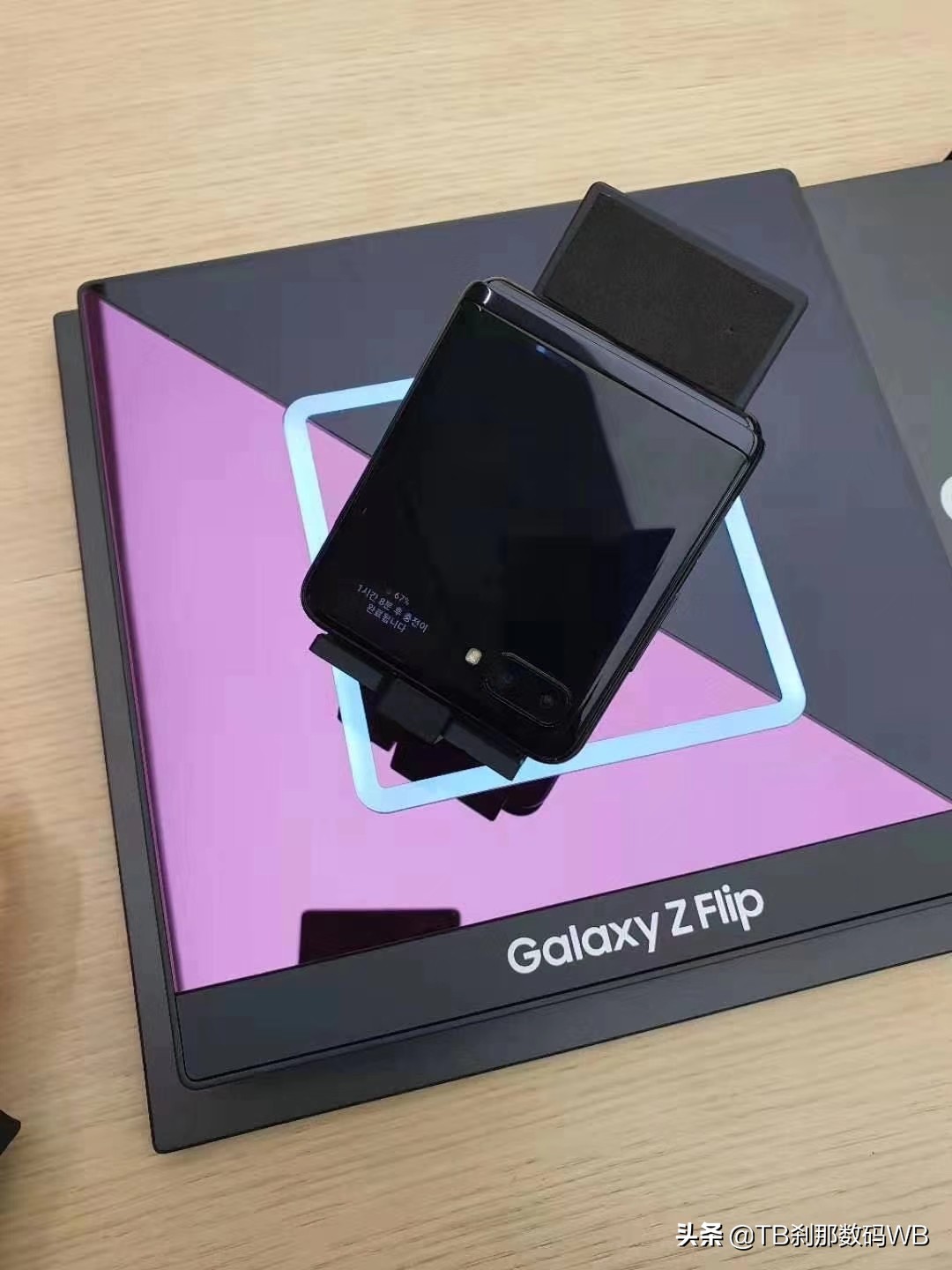 折叠屏手机galaxyfold25g,galaxy折叠新机