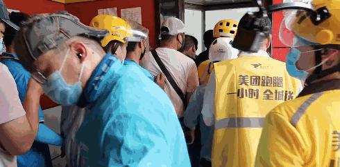 外卖骑手的心酸和无奈,多等五分钟拯救不了外卖骑手