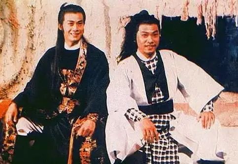 周星驰离我远一点片段,周星驰离歌片段