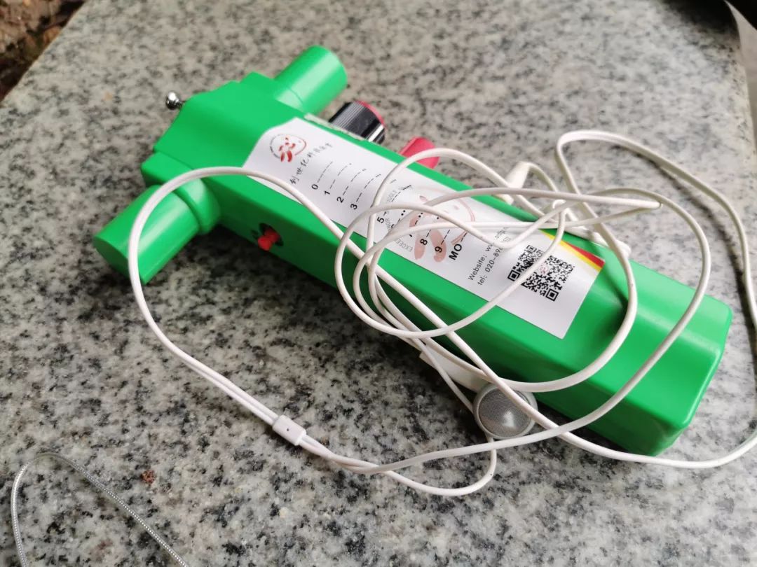 番禺｜好厉害！石碁镇中心小学这群“小特工”玩转无线电测向，上演一场场“谍战”搜寻