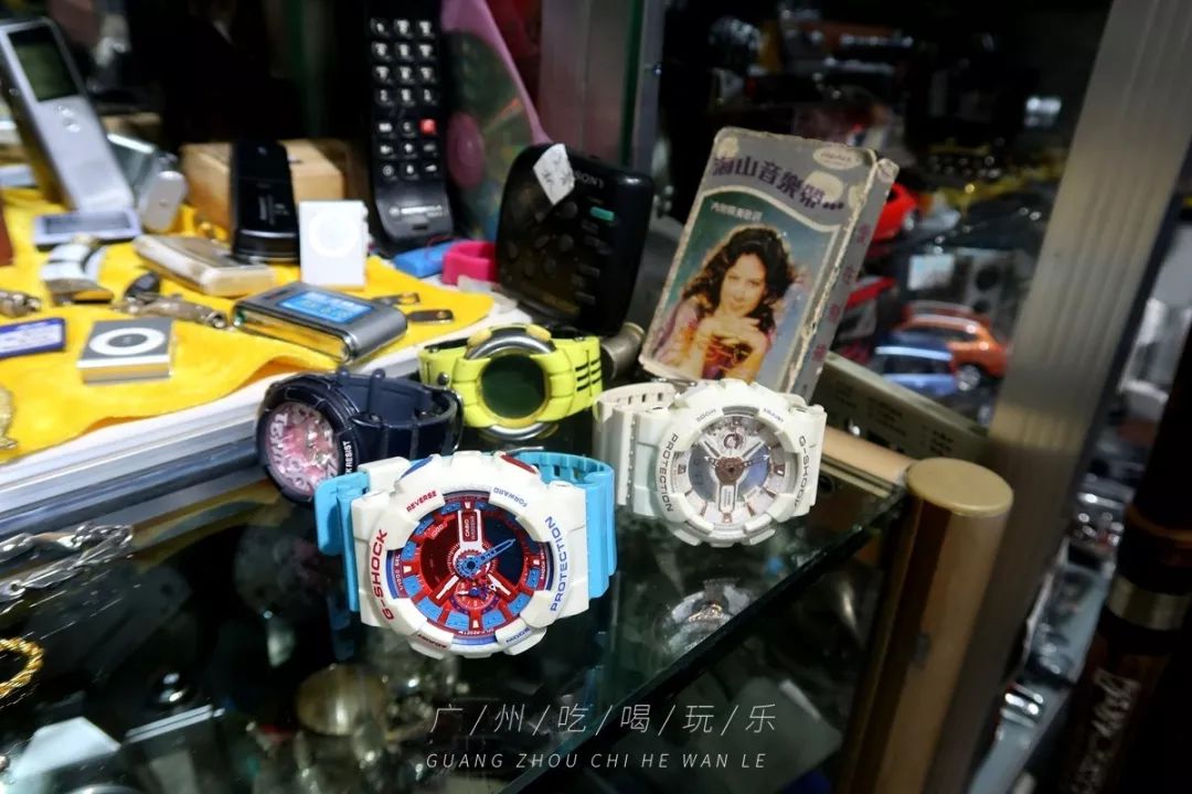 旧货市场机械胶片相机,120块的理光傻瓜胶片相机