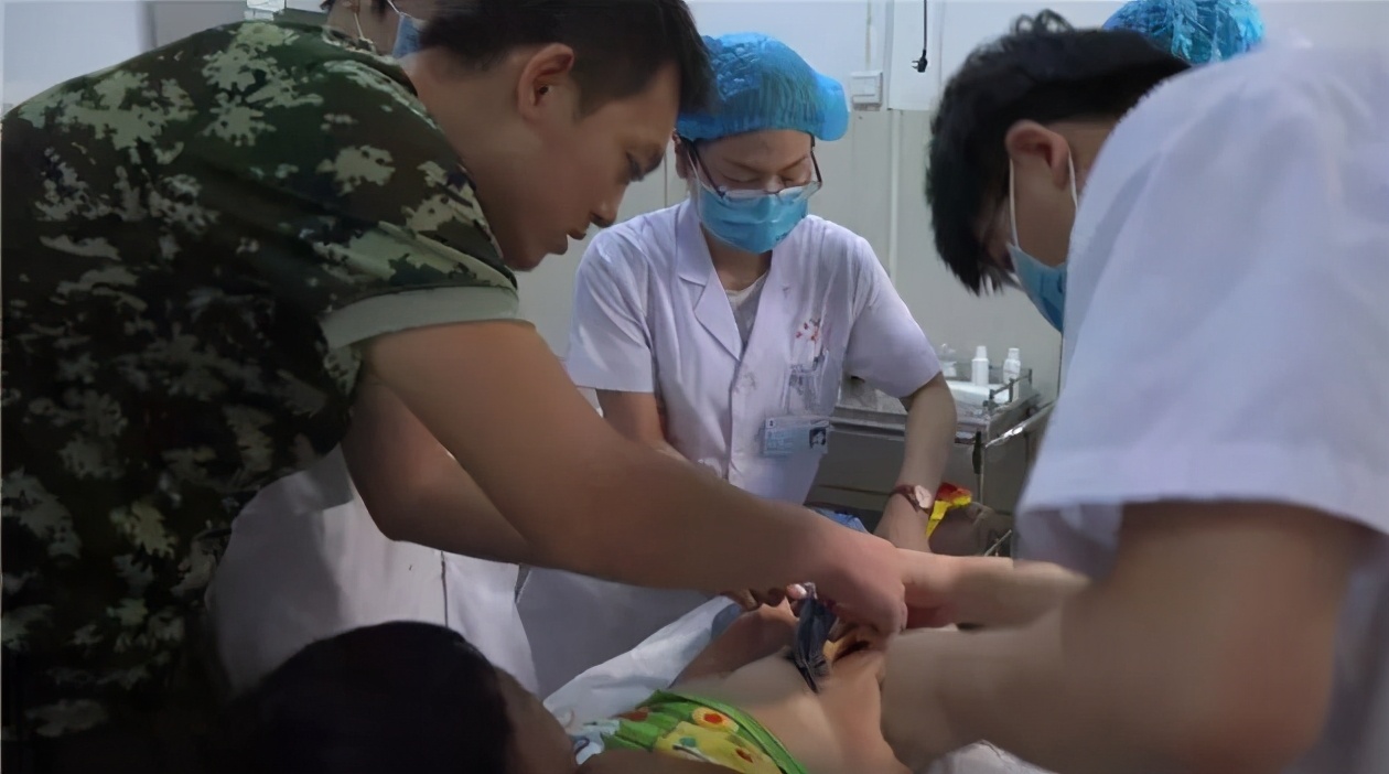 儿童劣质衣服对身体有害吗,劣质童装危害新闻