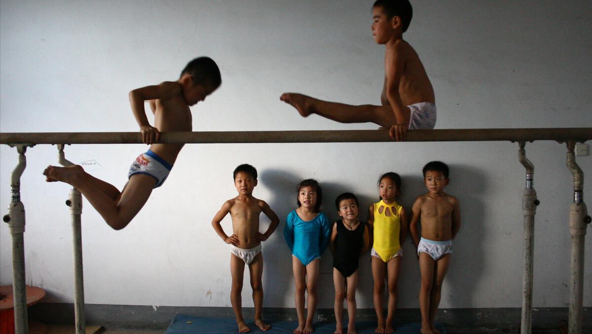 公厕尿液溅到身上会感染艾滋吗,公厕里的水会不会感染hpv