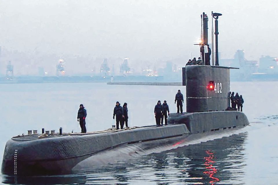 美核潜艇在南海遭遇水下碰撞,美核潜艇在南海撞上不明物体照片