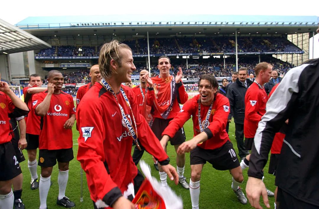 贝克汉姆英超top10任意球破门,贝克汉姆足球历史排名