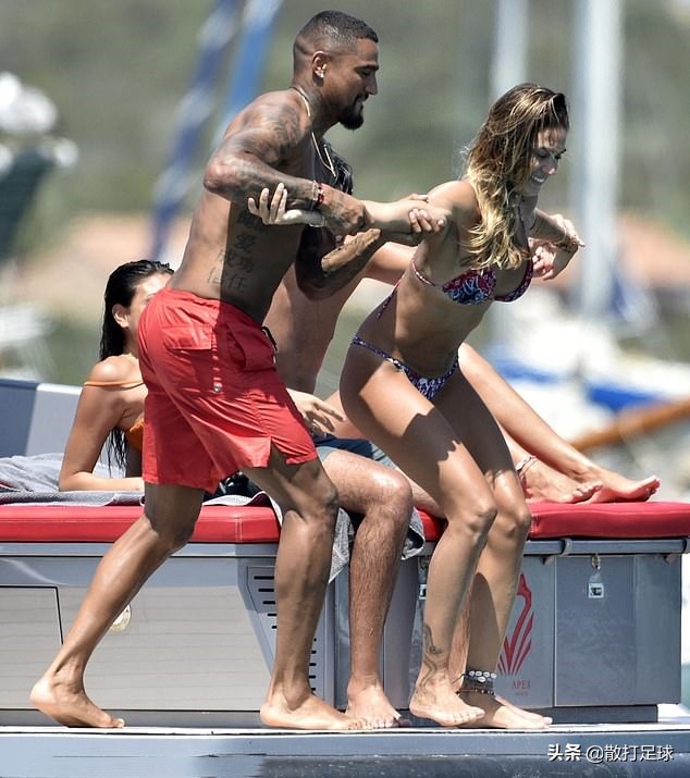 足坛夫妇秀恩爱,足坛夫妻秀恩爱