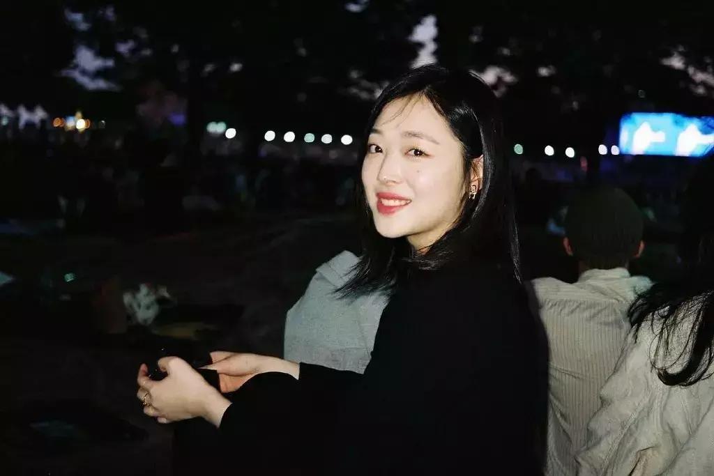 iu吊唁雪莉的图片,iu得知雪莉去世崩溃大哭