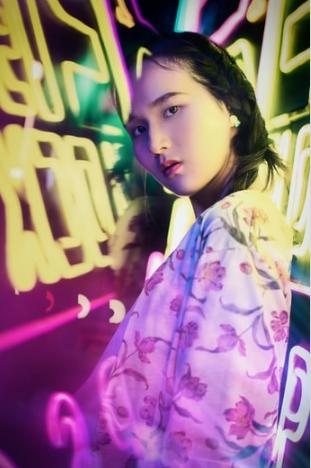 最美的“眉头”加上“深邃”的表情引发怎样遐想？