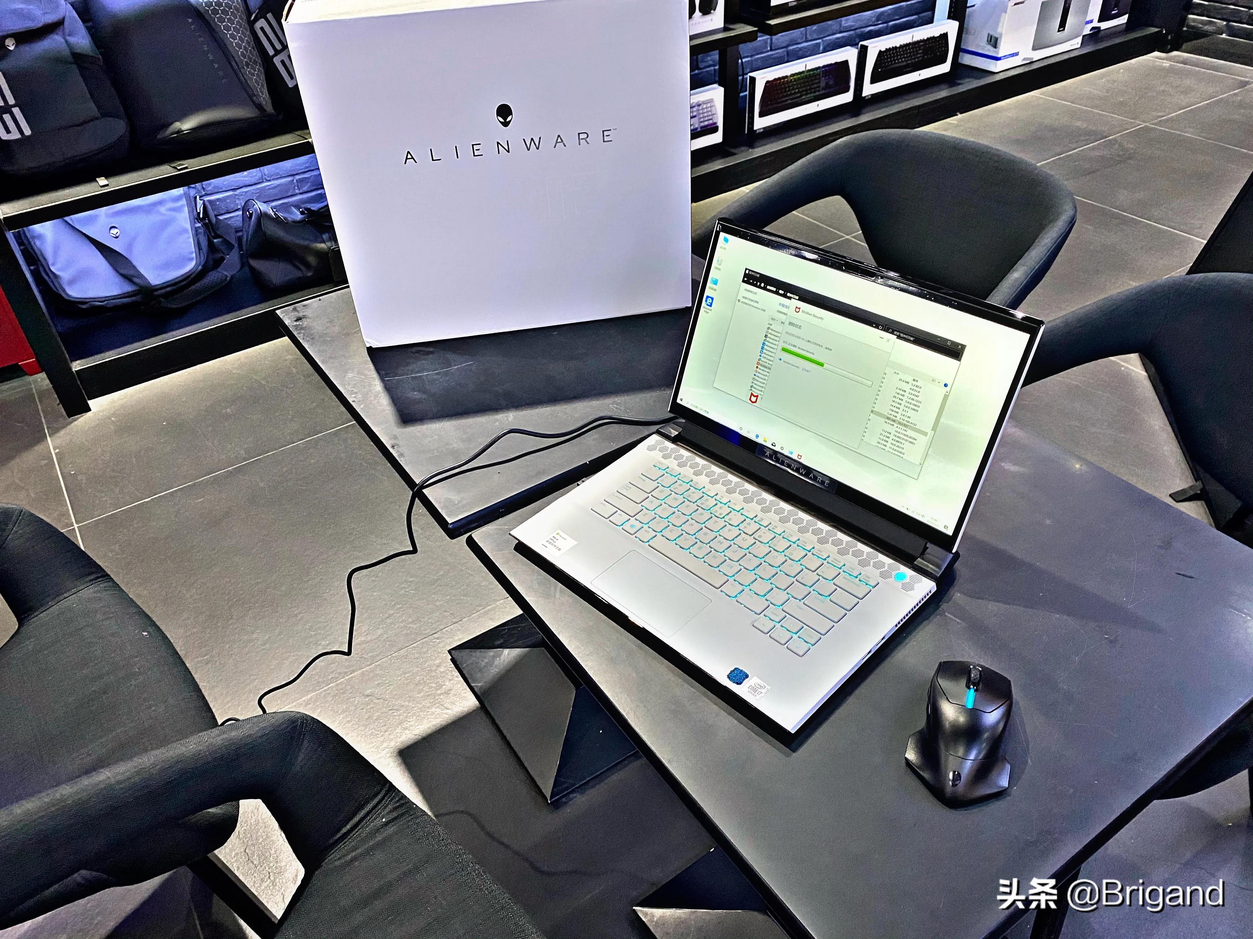 成都环球中心ALIENWARE打卡