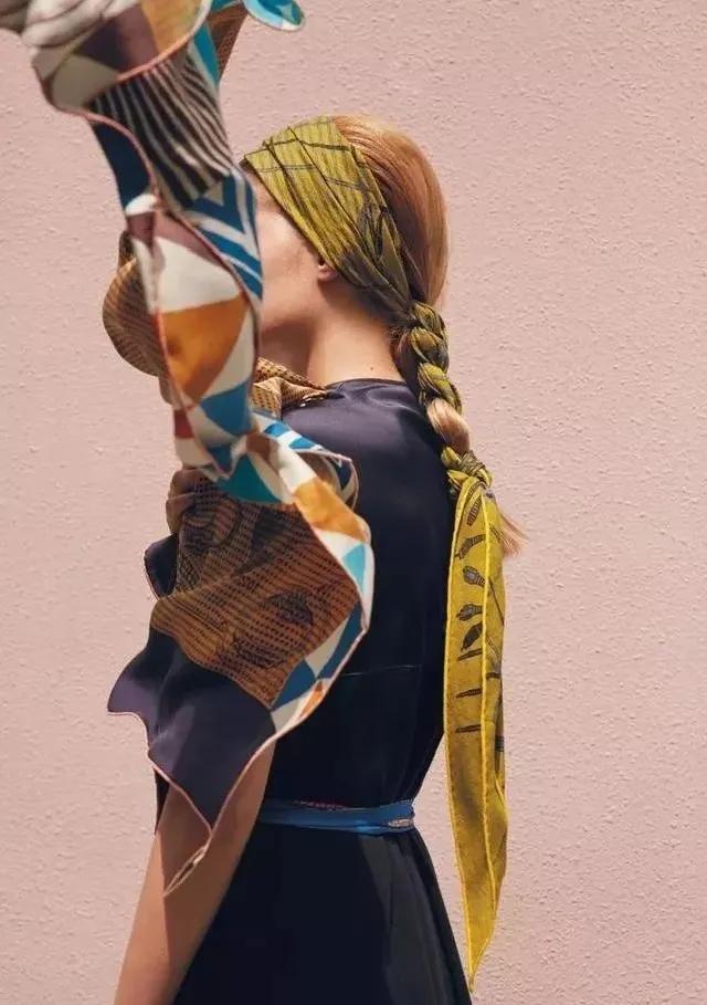 最喜欢的一条爱马仕丝巾,时尚必备独特设计的基础丝巾推荐