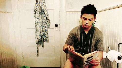 马桶水箱放一瓶洁厕液,马桶水箱里的脏东西冲不下去