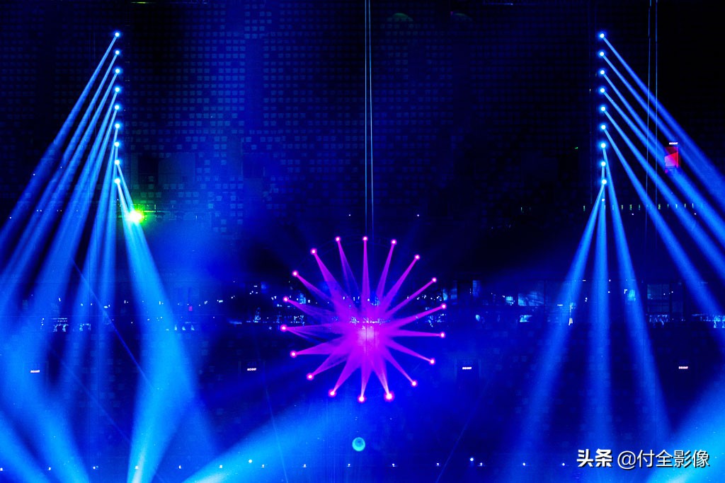 鸟巢沸腾瞬间,鸟巢合唱爱如潮水